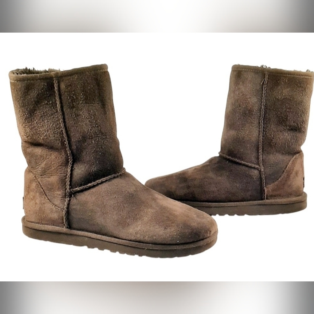UGG Australia Low Calf Sheepskin Boots Dark Brown Women’s Size 8